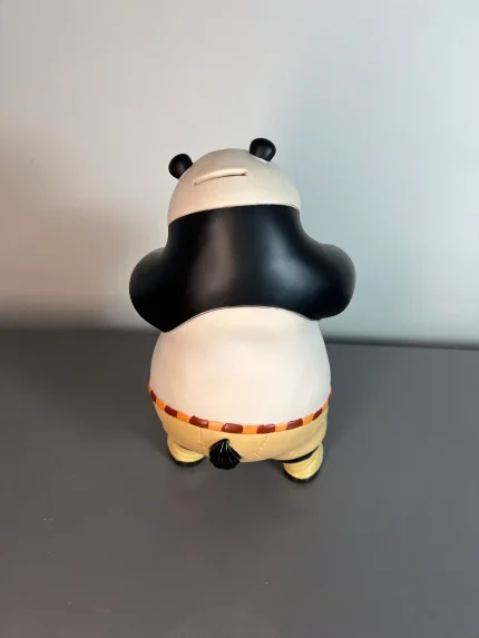 فیگور پاندای‌کونگ‌فو‌کار قلک بزرگ از پشت