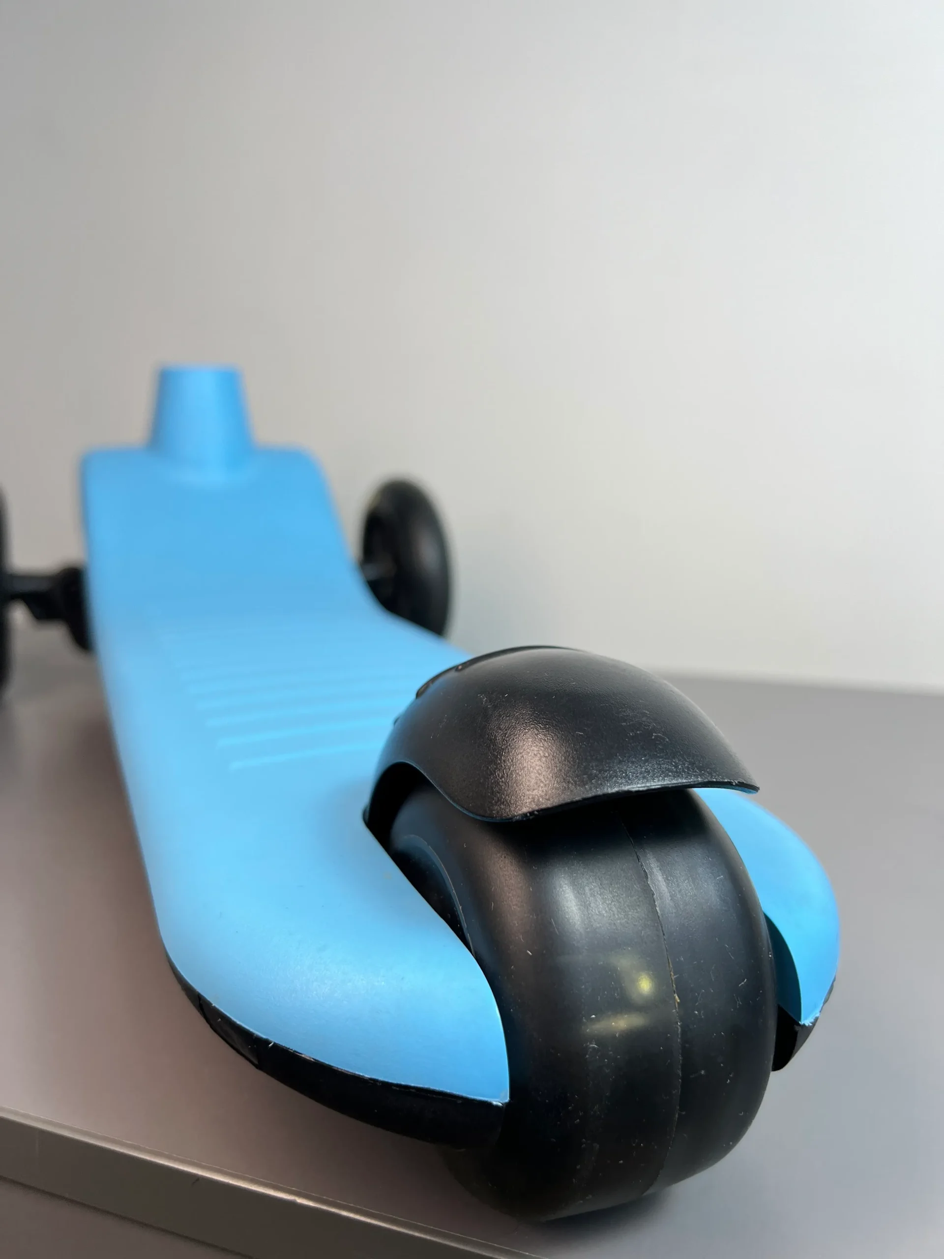 4 اسکوتر سه چرخ LetsBeChild از پشت